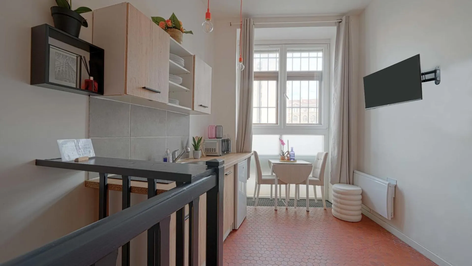 Appartement Pillage Moulin Rouge Paris