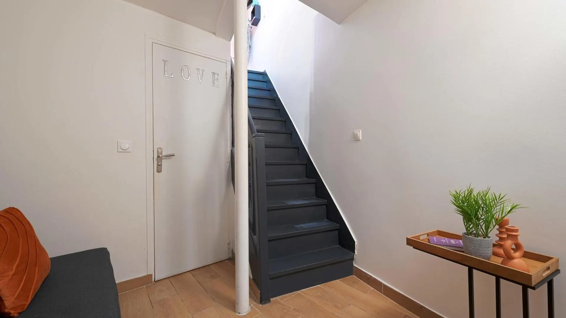Appartement Pillage Moulin Rouge Parigi Francia